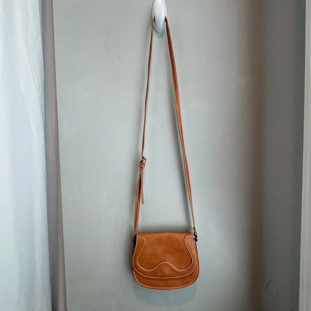 Universal Threads Faux Leather Crossbody Purse – 7.5